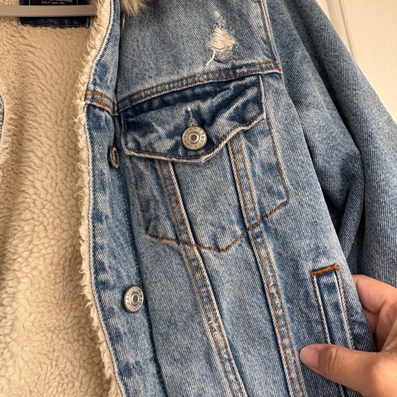 Vintage Abercrombie Sherpa Lined Denim Jacket w/ Fur Collar Y2K Women’s Small - Picture 2 of 4